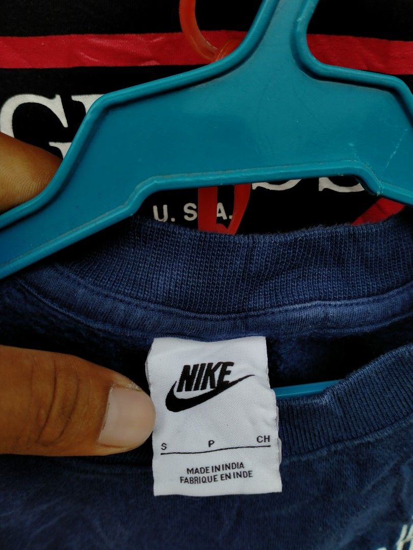 Nike Navy Blue Crewneck Sweatshirt Size S (Category: Coats, Jackets and Outerwear) located in Davao. Submitted by ervinpolino09 (Listing ID 1463436552, Image 3). Description: - Navy blue Nike crewneck sweatshirt - Size: S - Features Nike logo graphic on the front - Large Nike swoosh logo on the back - Material: 80% Cotton, 20% Polyester/Rib - Made in India - Ideal for casual wear.