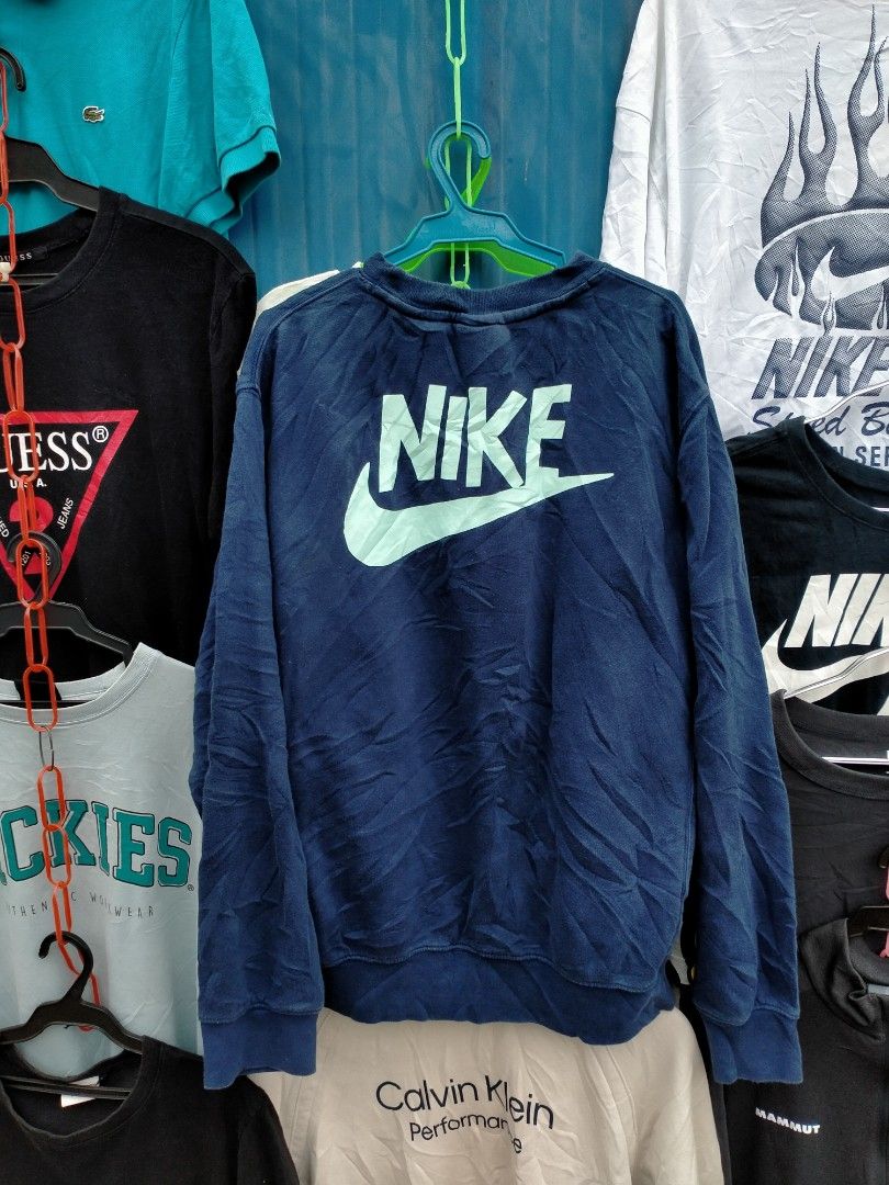 Nike Navy Blue Crewneck Sweatshirt Size S (Category: Coats, Jackets and Outerwear) located in Davao. Submitted by ervinpolino09 (Listing ID 1463436552, Image 2). Description: - Navy blue Nike crewneck sweatshirt - Size: S - Features Nike logo graphic on the front - Large Nike swoosh logo on the back - Material: 80% Cotton, 20% Polyester/Rib - Made in India - Ideal for casual wear.