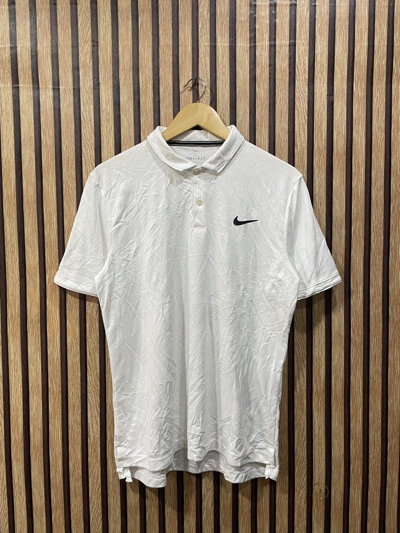Nike Polo shirt (Category: Activewear) located in Digos. Submitted by johannamae01 (Listing ID 1463368252, Image 1). Description: Goodasnew Size: Medium best fit Dimes: 20x27 Cr: 10/10 no issue.