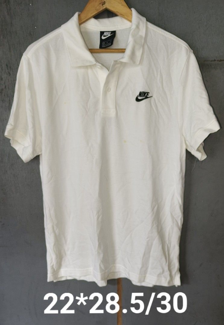 NIKE POLO SHIRT (Category: Formal Shirts) located in Makati City. Submitted by updownthrift (Listing ID 1463370629, Image 1). Description: YELLOW SPOT STAIN NEED WASH.