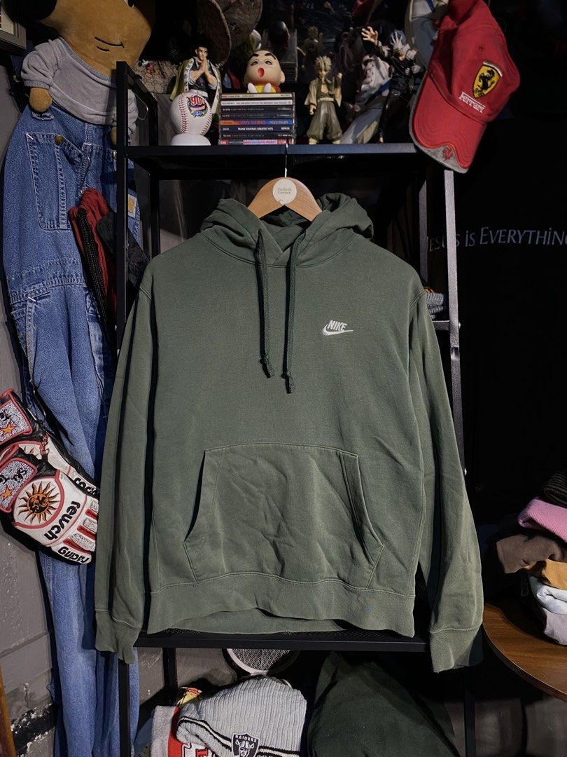 NIKE PULLOVER HOODIE (GREEN) (Category: Hoodies) located in San Pablo. Submitted by genesisllo24149 (Listing ID 1463430361, Image 2). Description: NIKE PULLOVER HOODIE (GREEN) LENGTH -> 26 WIDTH -> 23 ISSUE -> FADED HOOD CONDITION -> GOOD DM TO PURCHASE 📥 DISCLAIMER: - Please manage your expectations, posted items are preloved, used & thrifted -Actual color may vary due to lighting -Flaker will be posted.