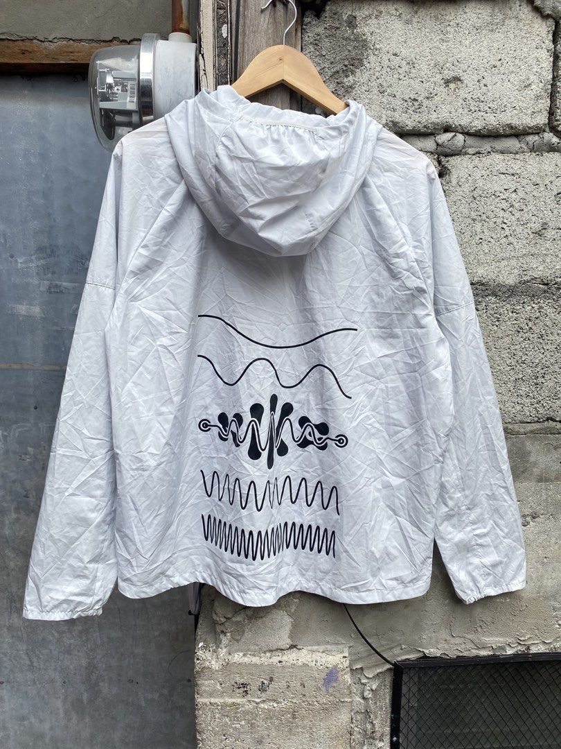 Nike repel wild run miler (packable) (Category: Coats, Jackets and Outerwear) located in Andop. Submitted by trckmark4u (Listing ID 1463426467, Image 2). Description: Dimes are 22x27.5 Excellent to brandnew condition Packable garment Size large on tag.