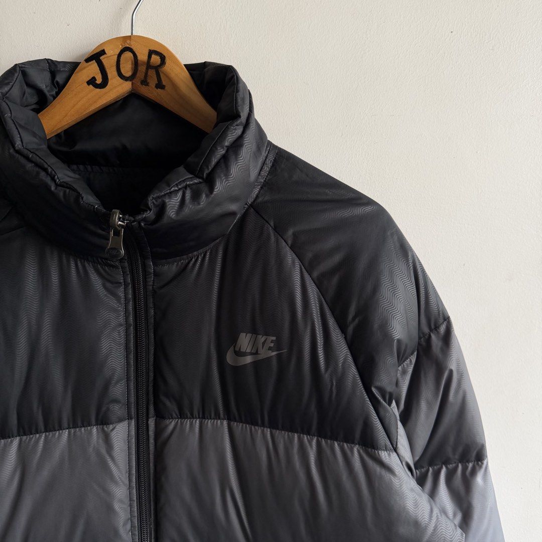 Nike Reversible Puffer Jacket (Category: Coats, Jackets and Outerwear) located in San Fernando. Submitted by jorjorr (Listing ID 1463390040, Image 3). Description: Nike Reversible Puffer Jacket Large on tag 23.5 width 29 length Exellent condition No issue P2,699.