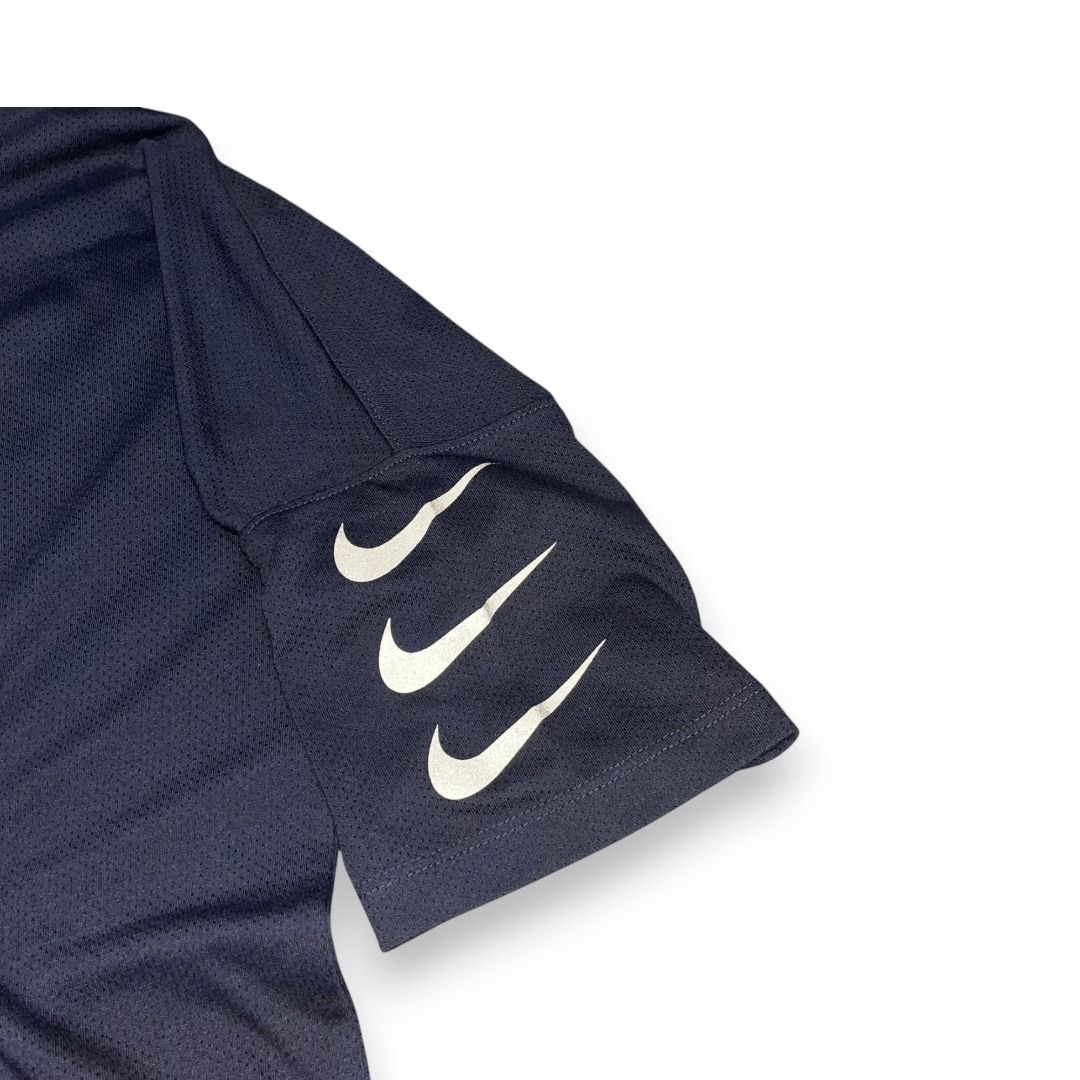 NIKE RUNNING DIVISION DRIFIT T SHIRT (Category: Activewear) located in Quezon. Submitted by ejay.thrift.clothes (Listing ID 1463538574, Image 3). Description: LARGE 21 X 30 NO ISSUE COLOR RATE: 9/10 EXCELLENT CONDITION FRESHLY WASHED READY TO WEAR # 519.