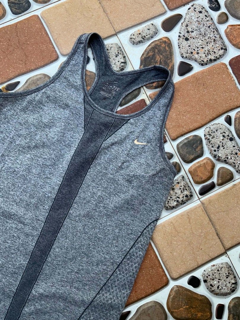 Nike running tank top (Category: Activewear) located in Polangui. Submitted by thriftgineer001 (Listing ID 1463441732, Image 3). Description: - reflectorized perfect for running.