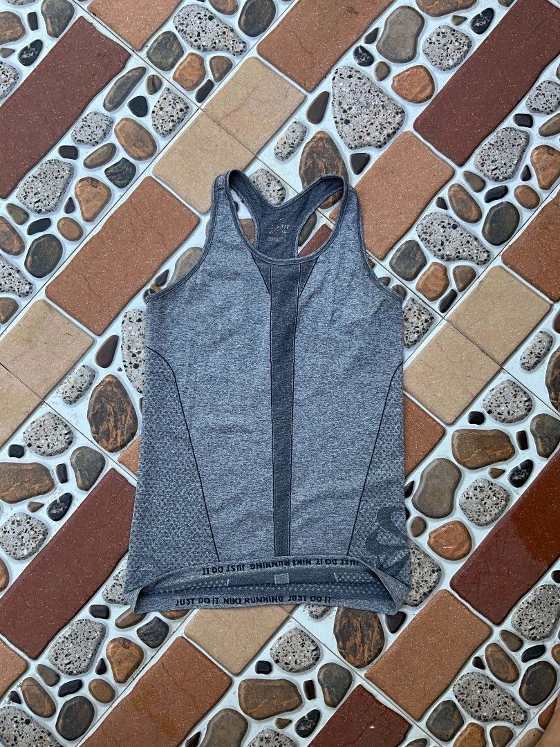 Nike running tank top (Category: Activewear) located in Polangui. Submitted by thriftgineer001 (Listing ID 1463441732, Image 1). Description: - reflectorized perfect for running.