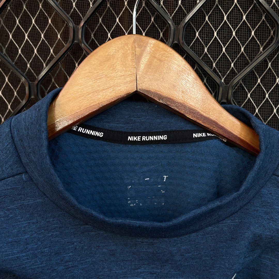 Nike running womens warmer/sweater (Category: Coats, Jackets and Outerwear) located in Taguig. Submitted by scoutandloots (Listing ID 1463335866, Image 3). Description: Nike running womens warmer/sweater • Size: S • 20.5x20.
