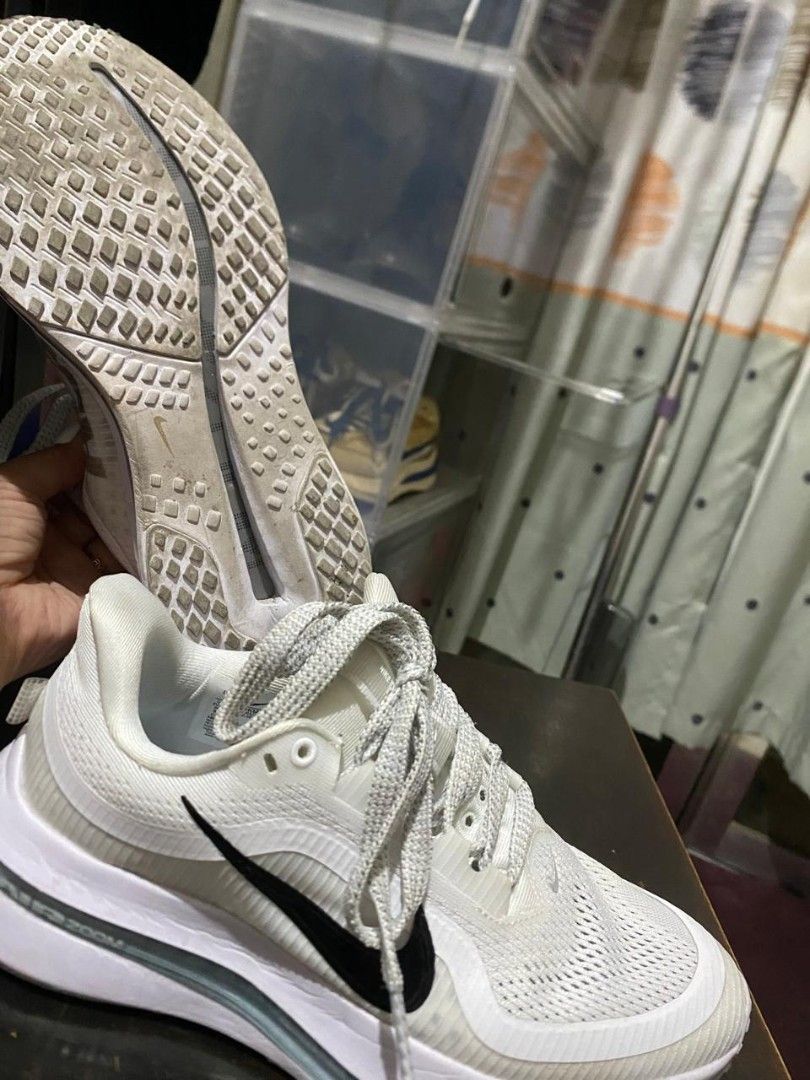 Nike Rush for sale (Category: Sneakers) located in Binan City. Submitted by sophiaamara (Listing ID 1463327656, Image 3). Description: I'm selling my preloved Nike shoes. tris worn , still in good shape and condition. Galing abroad ksama sa package no any issue. Rfs: Nagbabawas ng gamit.