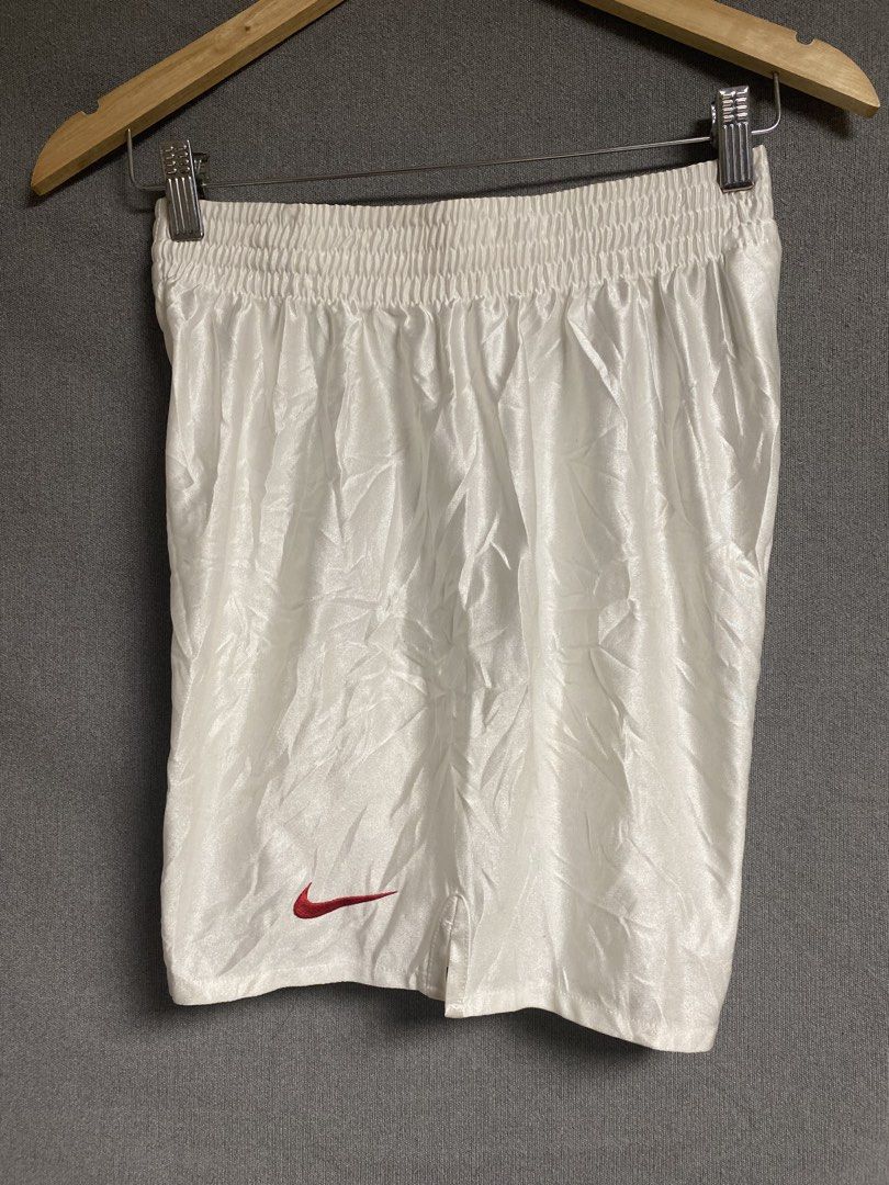 Nike short (Category: Shorts) located in Cabuyao City. Submitted by ukaythriftshirt (Listing ID 1463400133, Image 2). Description: Nike short Excellent Condition Waist 26-30 Length 16 Color rate 9/10 No hard issue just need washh only check last pic - 350.