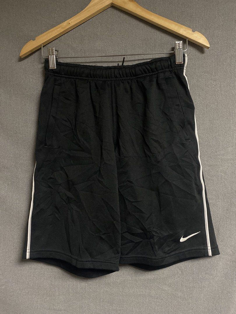 Nike Short (Category: Shorts) located in Cabuyao City. Submitted by ukaythriftshirt (Listing ID 1463400748, Image 1). Description: Nike Short Excellent Condition Waist 26-30 Length 18 Color rate 9/10 No issue - 350.