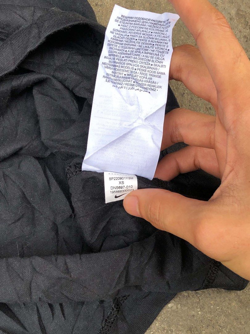 NIKE TSHIRTS (Category: Tshirts & Polo Shirts ) located in Bacolod City. Submitted by truk_thrift (Listing ID 1463397887, Image 2). Description: Need wash po yung stain.