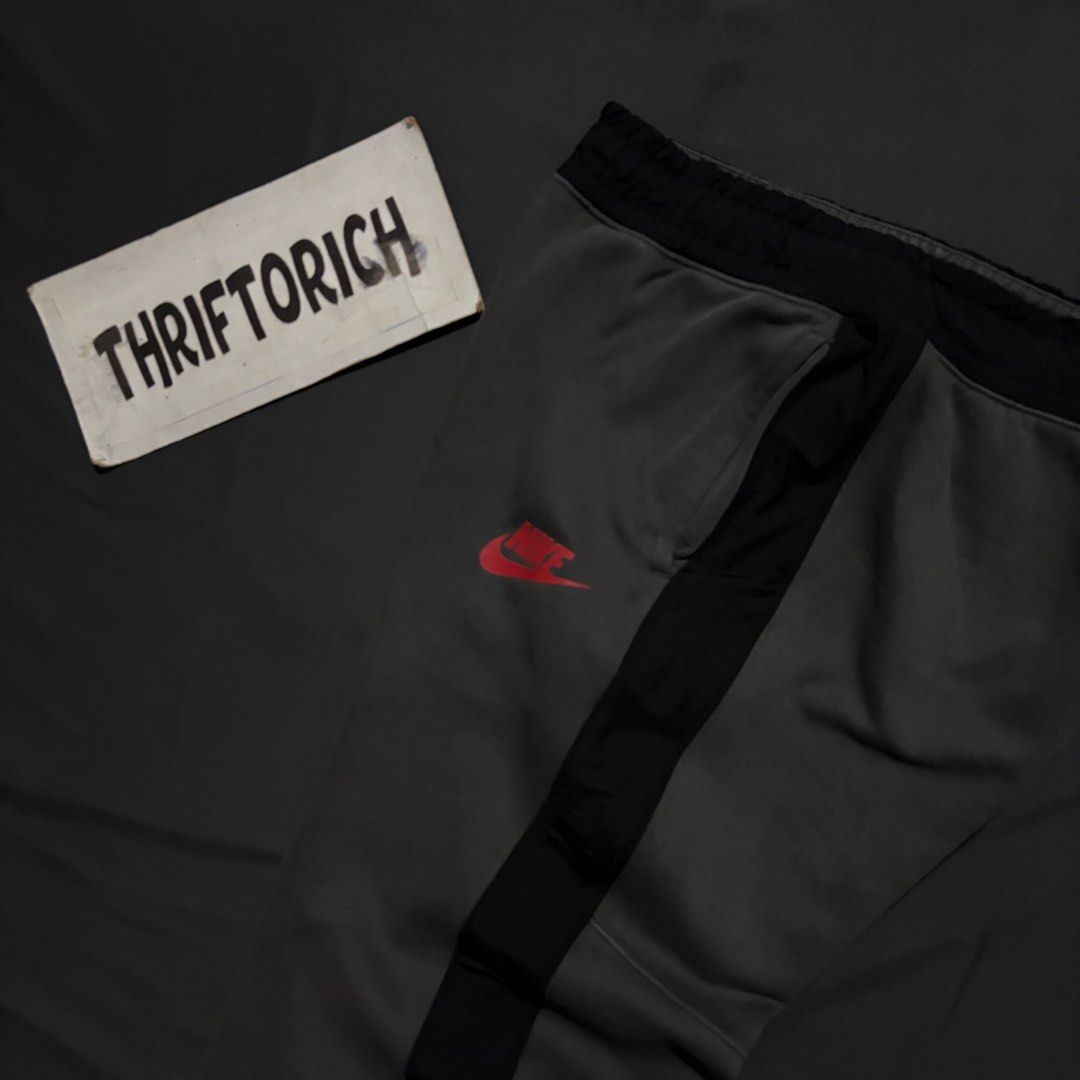 NIKE TWOTONE JOGGER PANTS (Category: Joggers) located in Taytay. Submitted by dwinsapparel (Listing ID 1463477753, Image 2). Description: NIKE TWOTONE JOGGER PANTS W-GARTERIZE UP TO 36 L-37 LEGHOLE -14 HEM -GARTERIZE EXCELLENT CONDITION NEED WASH COMPLETE TAGS.