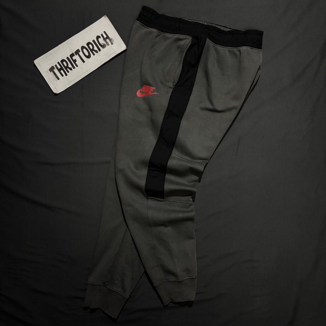 NIKE TWOTONE JOGGER PANTS (Category: Joggers) located in Taytay. Submitted by dwinsapparel (Listing ID 1463477753, Image 1). Description: NIKE TWOTONE JOGGER PANTS W-GARTERIZE UP TO 36 L-37 LEGHOLE -14 HEM -GARTERIZE EXCELLENT CONDITION NEED WASH COMPLETE TAGS.