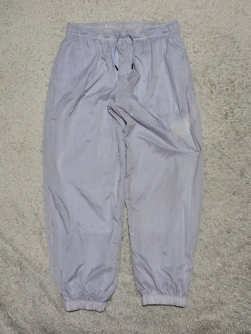 Nike White Windbreaker Track Pants Joggers (Category: Joggers) located in Manila. Submitted by anthonig (Listing ID 1463351908, Image 1). Description: Length: 36 inches Width: 29 inches Hem: 4.5 inches Price: 500 pesos Condition: 9.5/10 Issues: none PM if interested or for inquiries Meetups within MANILA only Can do shipping at buyers expense.