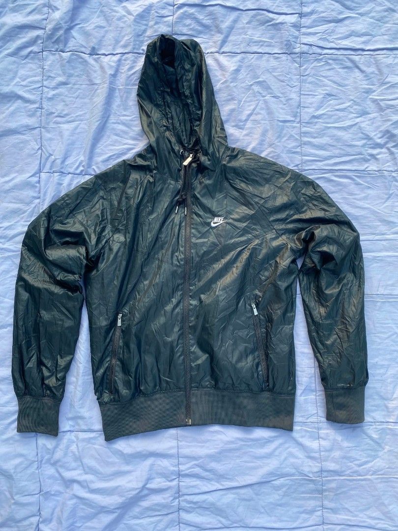 Nike Windrunner Hooded Jacket M (Category: Coats, Jackets and Outerwear) located in Manila. Submitted by mightywind_9ddae6 (Listing ID 1463487299, Image 1). Description: - Classic Nike Windrunner jacket - Lightweight and hooded design - Features the iconic Nike logo - Ideal for everyday wear or light workouts - Full front zipper closure - Convenient pockets - Size: Medium (M).