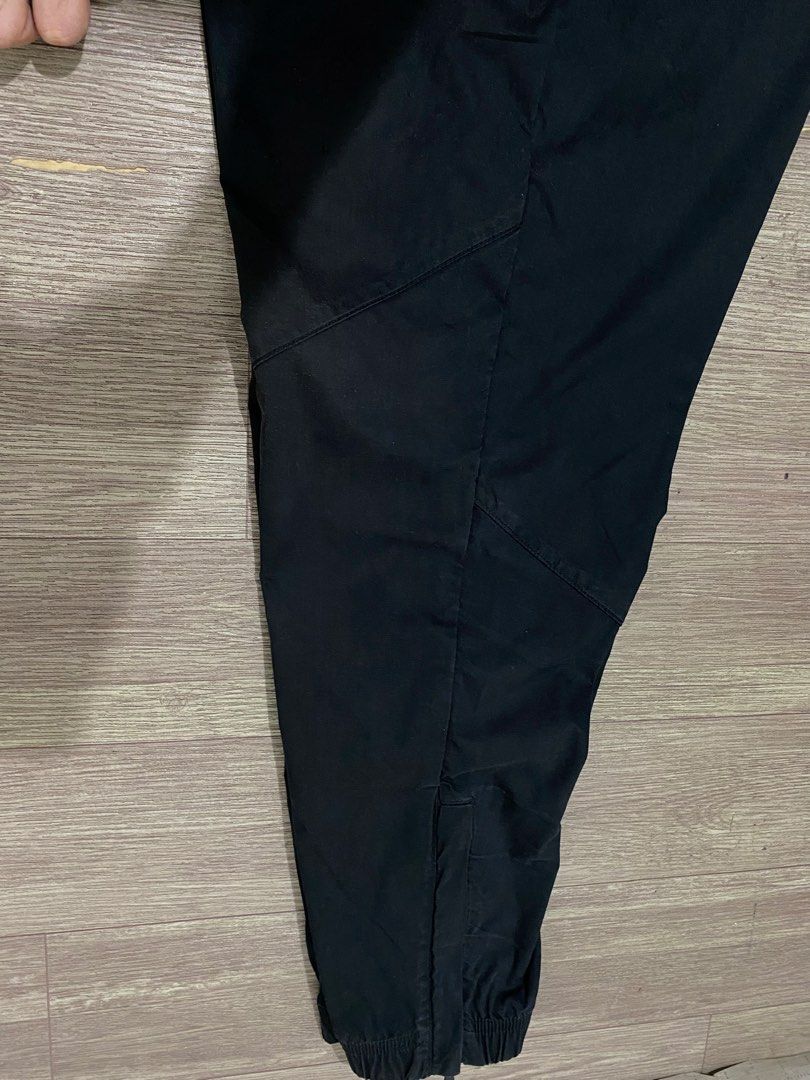 NIKE WOVEN PANTS (Category: Activewear) located in Manila. Submitted by rprosales02 (Listing ID 1463331944, Image 3). Description: NIKE WOVEN PANTS XL SIZE 34-38 WAISTLINE 38-39 LENGTH NO ISSUE .