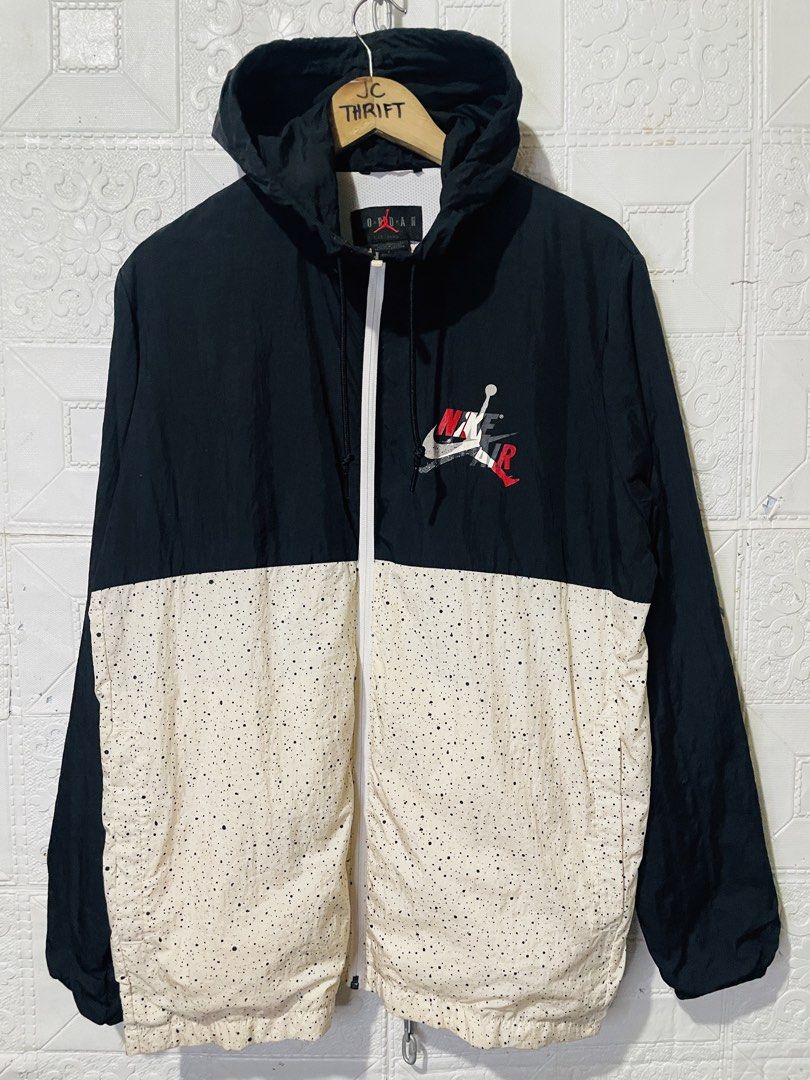 Nike x jordan windbreaker (Category: Coats, Jackets and Outerwear) located in Cebu City. Submitted by jc_thrifts96 (Listing ID 1463392175, Image 1). Description: Nike x jordan windbreaker Size xl ontag 25x30 dimes.
