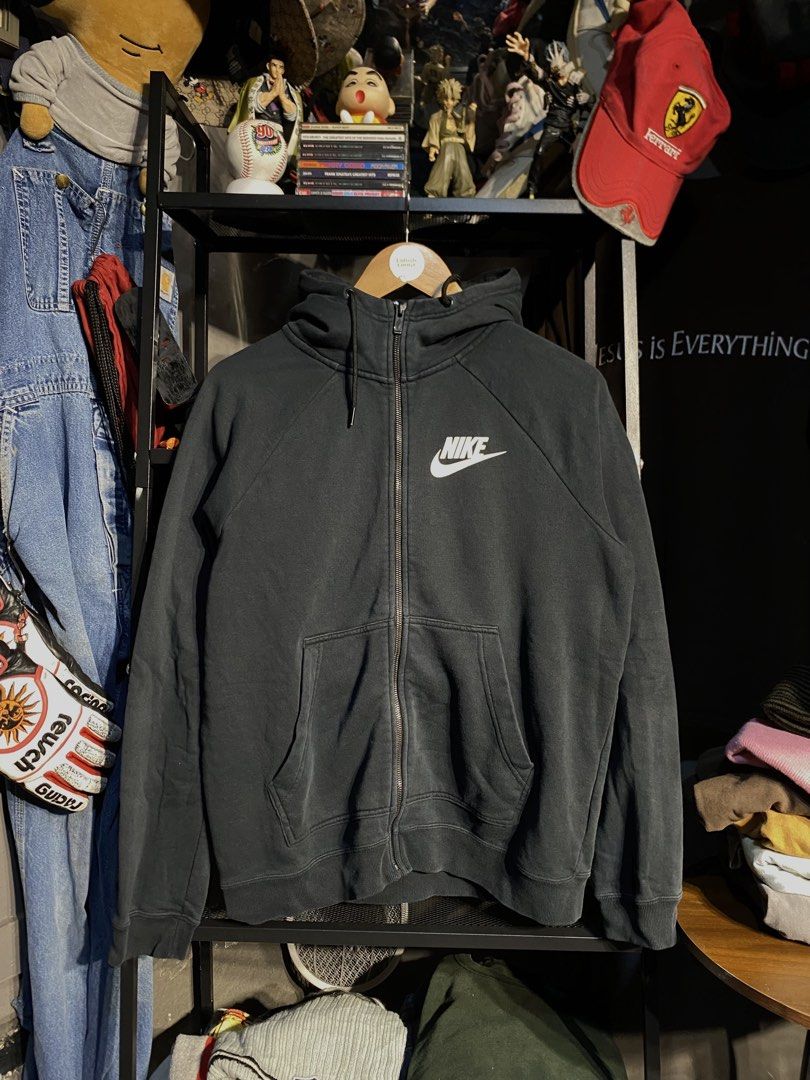 NIKE ZIP-UP HOODIE (Category: Hoodies) located in San Pablo. Submitted by genesisllo24149 (Listing ID 1463430755, Image 2). Description: NIKE ZIP-UP HOODIE LENGTH -> 27 WIDTH -> 23 ISSUE -> NONE CONDITION -> EXCELLENT DM TO PURCHASE 📥 DISCLAIMER: - Please manage your expectations, posted items are preloved, used & thrifted -Actual color may vary due to lighting -Flaker will be posted.