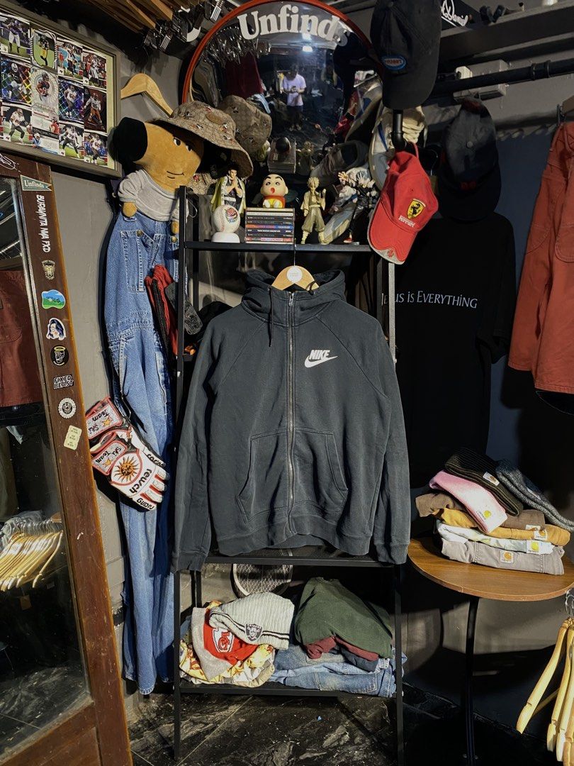 NIKE ZIP-UP HOODIE (Category: Hoodies) located in San Pablo. Submitted by genesisllo24149 (Listing ID 1463430755, Image 1). Description: NIKE ZIP-UP HOODIE LENGTH -> 27 WIDTH -> 23 ISSUE -> NONE CONDITION -> EXCELLENT DM TO PURCHASE 📥 DISCLAIMER: - Please manage your expectations, posted items are preloved, used & thrifted -Actual color may vary due to lighting -Flaker will be posted.