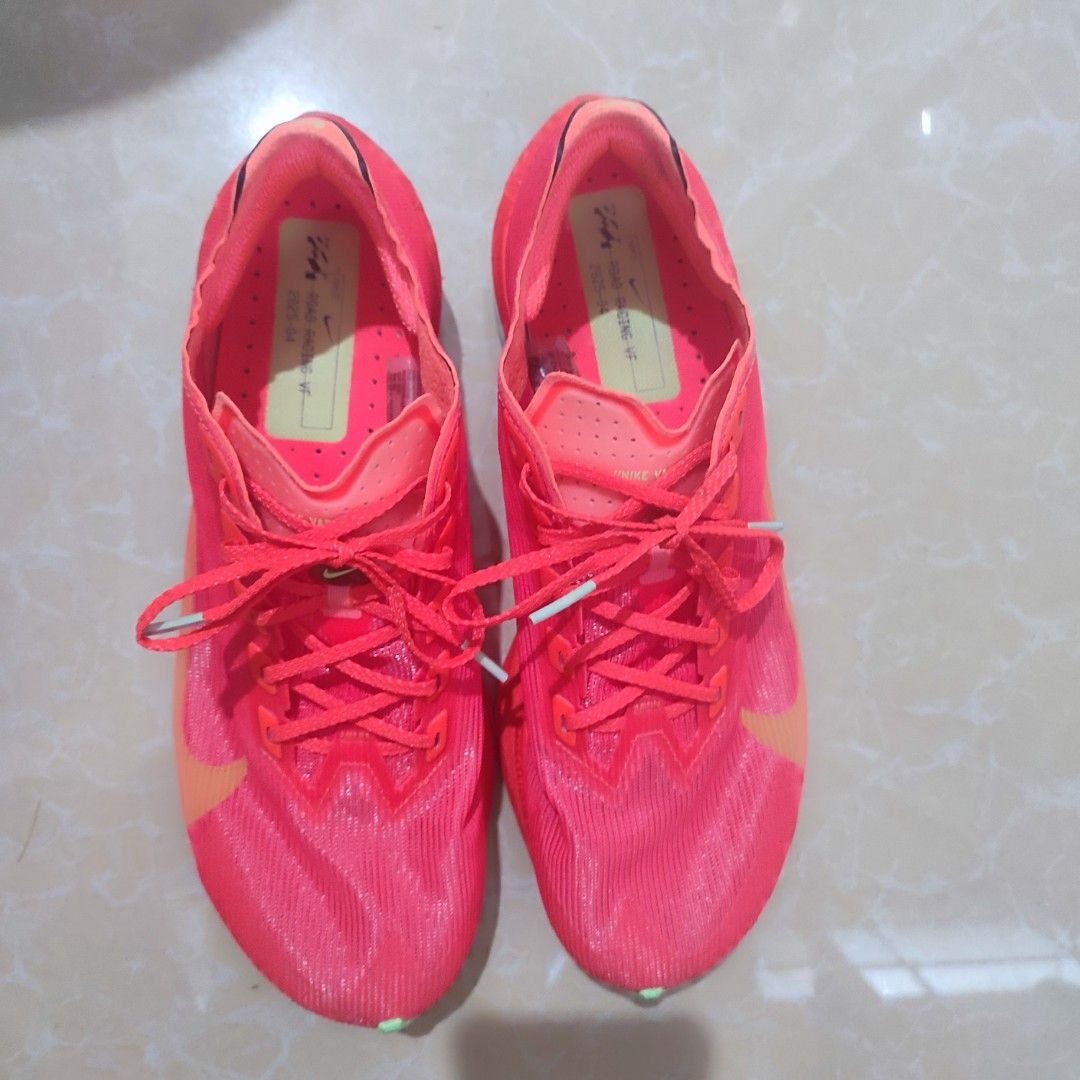 NIKE ZOOM VAPORFLY 4 (Category: Sneakers) located in Manila. Submitted by hilltops1989 (Listing ID 1463371047, Image 1). Description: .