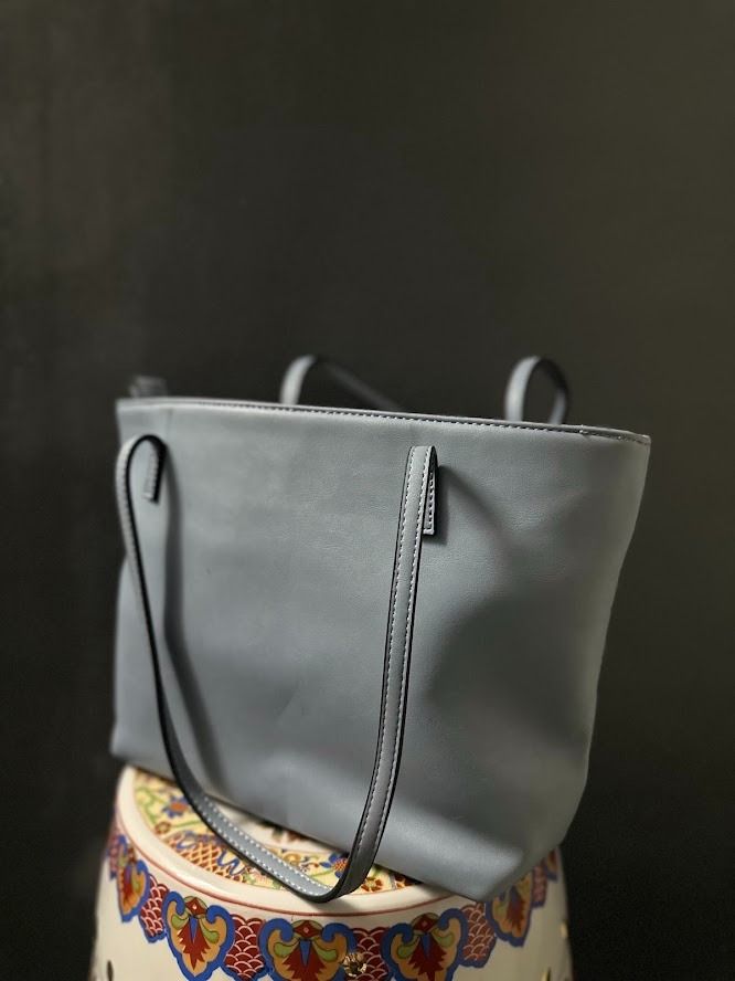 Nine West Light Blue Perforated Tote Bag (Category: Tote Bags) located in Caloocan City. Submitted by zealgem_d3432f (Listing ID 1463525028, Image 2). Description: - Light blue Nine West tote bag - Features a pretty perforated design on one side - Two comfortable handles - Secure zip closure - Spacious interior for daily essentials - Perfect for casual outings Please feel free to message me if there are any inquiries or requests for more pictures