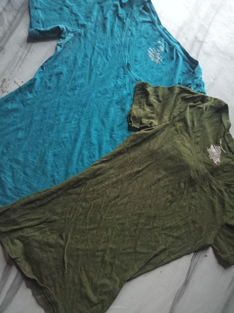 No Boundaries Cotton Blend T-Shirts (2-Pack) (Category: Shirts) located in San Carlos City. Submitted by sweetfurie (Listing ID 1463358874, Image 2). Description: - Two basic t-shirts from No Boundaries - Colors: Teal and Olive Green - Material: Comfortable cotton blend with stretch - Perfect for everyday wear - Easy to pair with any outfit - Great value when bought together.