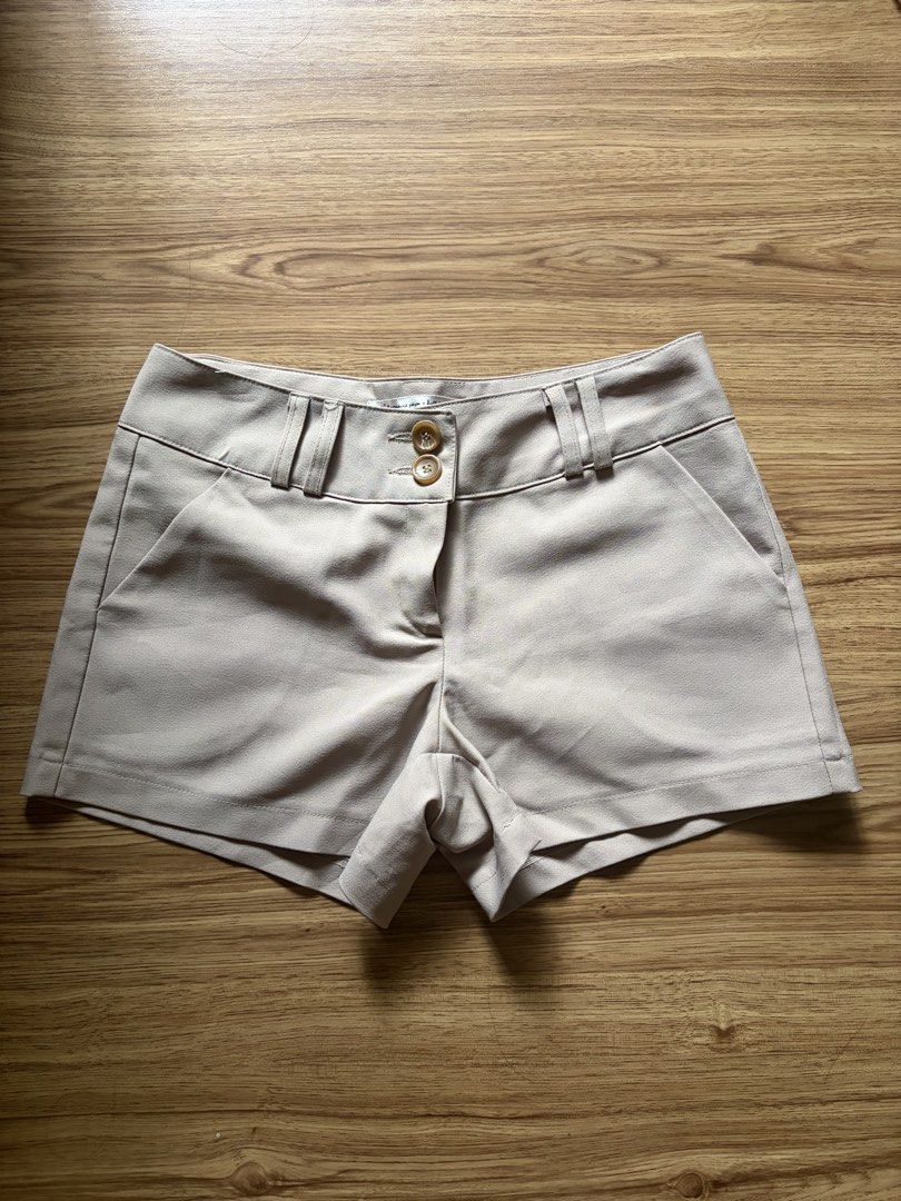 Nude Shorts (Category: Shorts) located in San Pedro. Submitted by nikkiabc.777 (Listing ID 1463346609, Image 1). Description: Nude Shorts - used once; no flaws - working fron pockets and buttons - false pockets ar back - size 25-26.