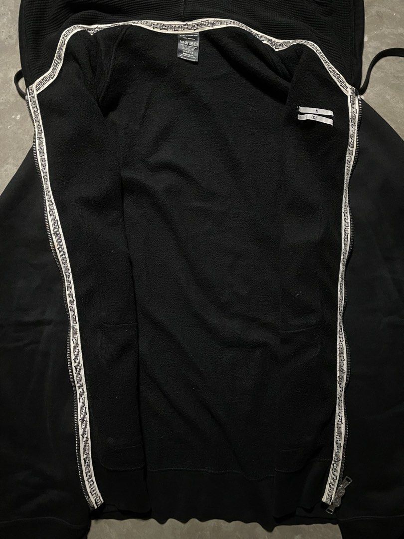 Number (N)ine - Cargo Hoodie (Category: Coats, Jackets and Outerwear) located in Taguig. Submitted by shakedaroom (Listing ID 1463550382, Image 3). Description: Post 2005 Number (N)ine Cargo Hoodie Size L (Size 3 on tag) Condition: 9/10 condo, has slight fade on the back shoulder part Guaranteed Authentic Measurements (inches): Chest: 19” Length: 28” Sleeve length: 32”.