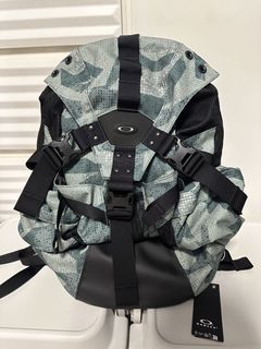 (Category: ) located in . Submitted by sneakeraddict_bw (Listing ID 1463338716, Image 1). Description: .