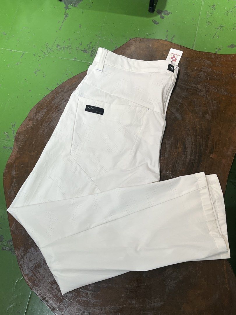 Oakley Nylon Pants (Category: Activewear) located in Lucban. Submitted by rep.rznt (Listing ID 1463461207, Image 3). Description: Dimes: 36-37 width, 41 length, 8 hem.