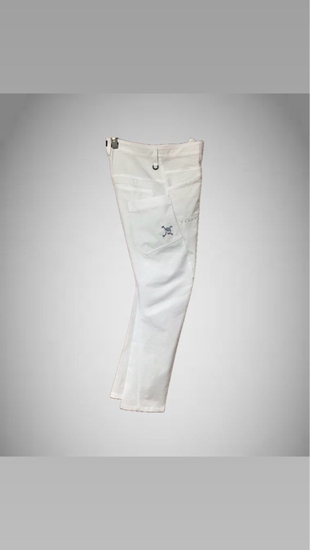 Oakley Nylon Pants (Category: Activewear) located in Lucban. Submitted by rep.rznt (Listing ID 1463461207, Image 1). Description: Dimes: 36-37 width, 41 length, 8 hem.
