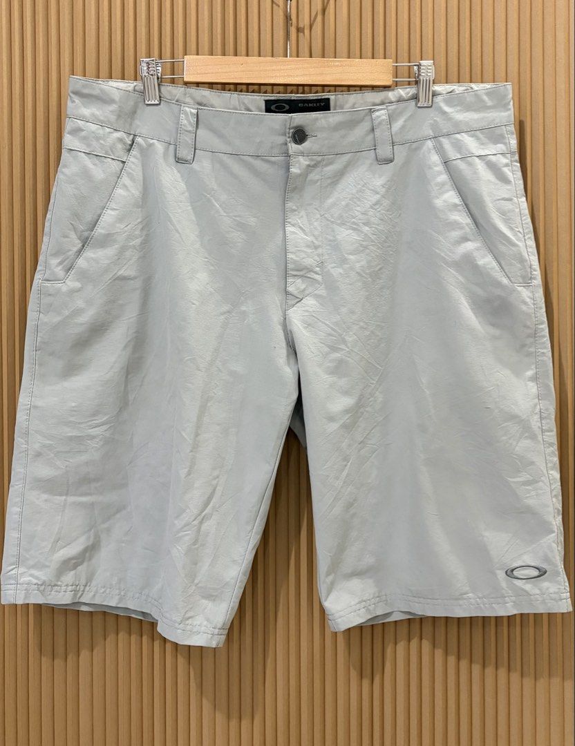 Oakley walk short (Category: Shorts) located in Talavera. Submitted by lucios_locker (Listing ID 1463347585, Image 1). Description: For sale‼️ Oakley Walk Short SIZE 38 LENGTH 22 inches LEG OPENING 11.5 inches EXCELLENT CONDITION NO ISSUE NO FLAWS PRICE 780 plus sf 📍NUEVA ECIJA.