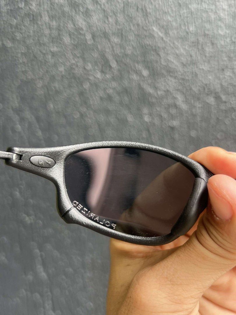 Oakley XX "T-Wire" Polarized Sunglasses (Category: Sunglasses & Eyewear) located in Bacolod City. Submitted by novymaesel14868 (Listing ID 1463386936, Image 2). Description: - Oakley XX T-Wire Sunglasses - Polarized lenses with a red/orange tint - Matte black frame - Classic and iconic Oakley model - Suitable for everyday wear and sports activities.
