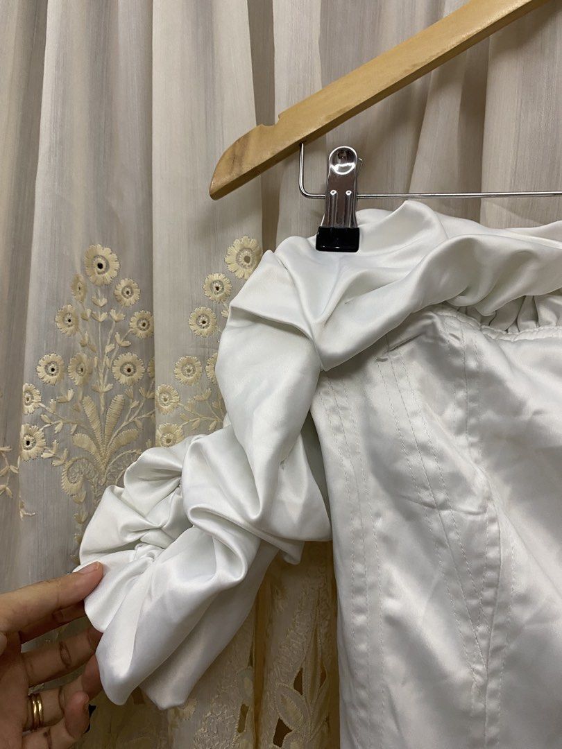 Off shoulder sexy dres (Category: Dresses) located in Trece Martires City. Submitted by reloveandrestyle (Listing ID 1463449392, Image 3). Description: Heavy fabric XS-S.