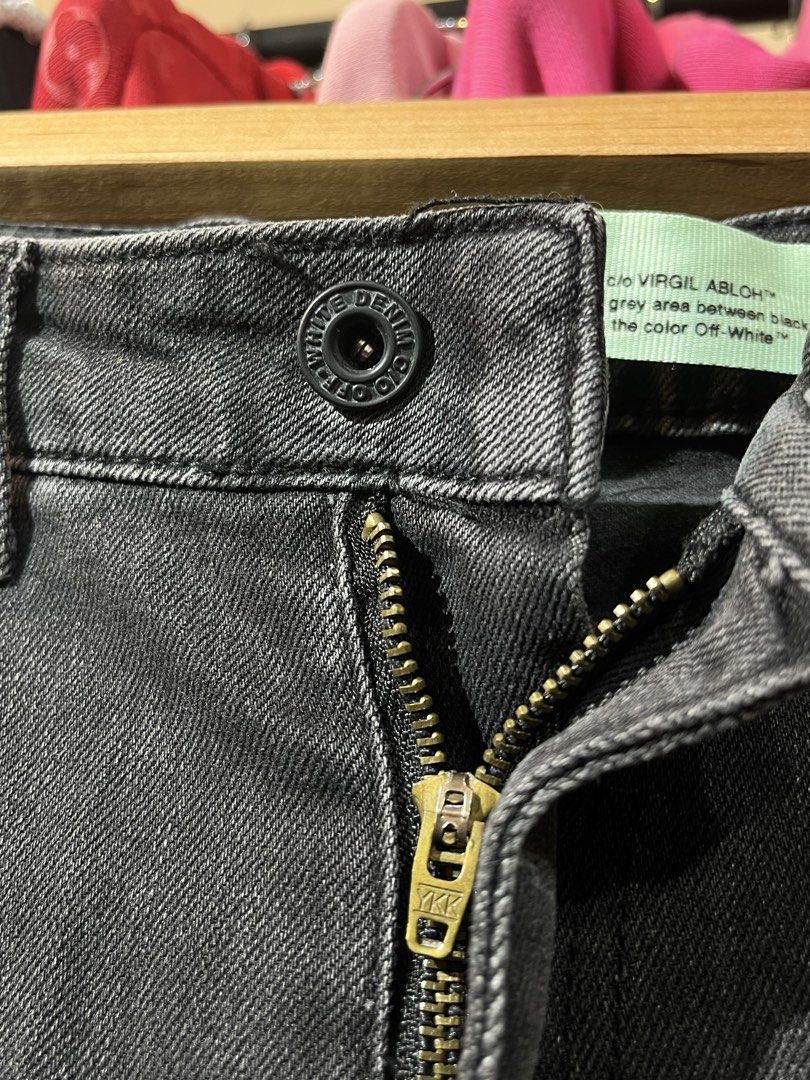 OFF-WHITE (Category: Jeans) located in Lucban. Submitted by rep.rznt (Listing ID 1463460717, Image 3). Description: Dimes: 28-29 width, 39 length, 5.5 hem.