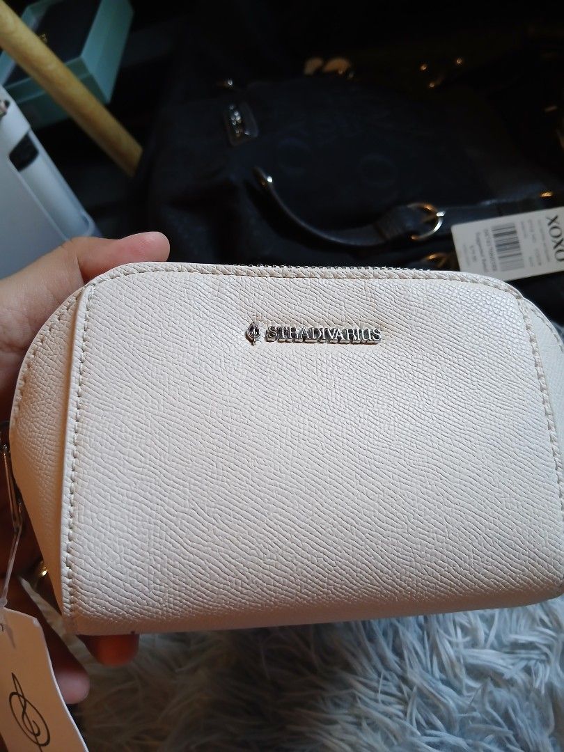 OG stradivarius pouch dirty white (Category: Purses & Pouches) located in Calumpit. Submitted by collectionspurses (Listing ID 1463351507, Image 3). Description: Old stock but brand new, dirty white, Thick quality ! :) O.G Branded..