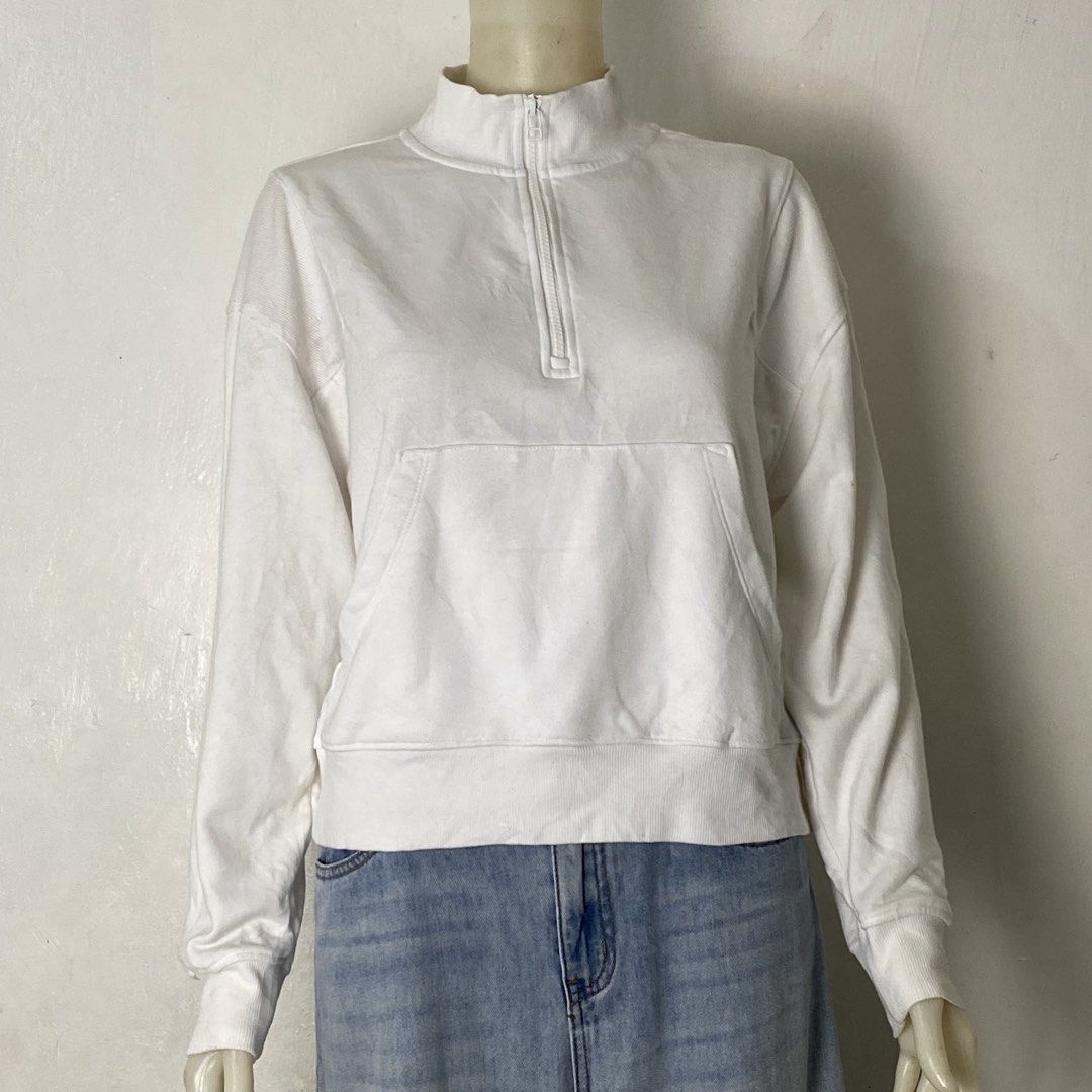 OLD NAVY 🏃‍♀️ | White Quarter-Zip Jacket (Category: Coats, Jackets and Outerwear) located in Bulacan. Submitted by orc.ph (Listing ID 1463440328, Image 3). Description: OLD NAVY 🏃‍♀️ | White Quarter-Zip Jacket Material Used: Cotton - White - Long Sleeve -Boxy - Quarter-Zip - Kangaroo Pockets - Casual -Active Wear - Streetwear ‎-Size: L -Width: 22.5” ‎-Length: 19” Issue: Washble Stains ‎ ‎⚠️Note: For Inspo lang po yung When worn, Mag base padin 