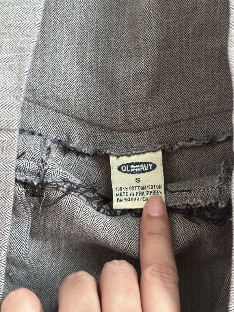 Old Navy High Waisted Button Front Shorts Size S (Category: Shorts) located in Binan City. Submitted by forgetmenot_ph (Listing ID 1463464657, Image 3). Description: - Old Navy Grey Shorts - High-waisted style - Button front closure - Cuffed hem - 100% Cotton fabric - Ideal for casual wear.