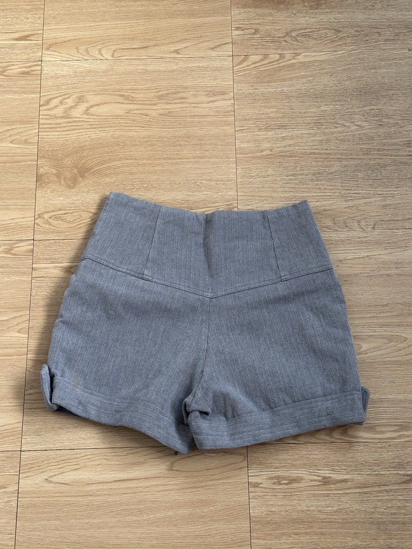 Old Navy High Waisted Button Front Shorts Size S (Category: Shorts) located in Binan City. Submitted by forgetmenot_ph (Listing ID 1463464657, Image 2). Description: - Old Navy Grey Shorts - High-waisted style - Button front closure - Cuffed hem - 100% Cotton fabric - Ideal for casual wear.