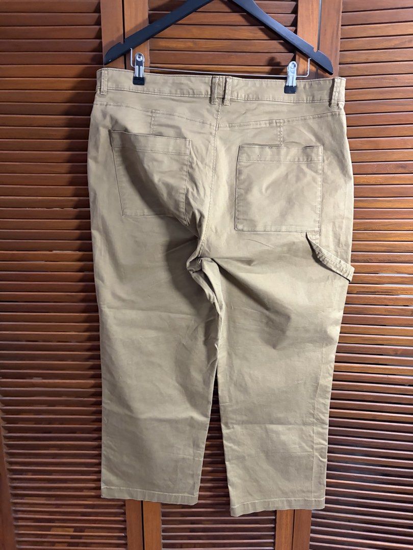Old Navy Khaki Carpenter Pants Size 16 (Category: Jeans) located in Quezon City. Submitted by offload.rpl (Listing ID 1463380465, Image 2). Description: - Brand: Old Navy - Type: Khaki Carpenter Pants - Size: 16 - Fit: Relaxed - Features: Multiple pockets, button and zip fly - Ideal for: Everyday wear, work - Origin: Made in Indonesia - Condition: Please check photos for details.