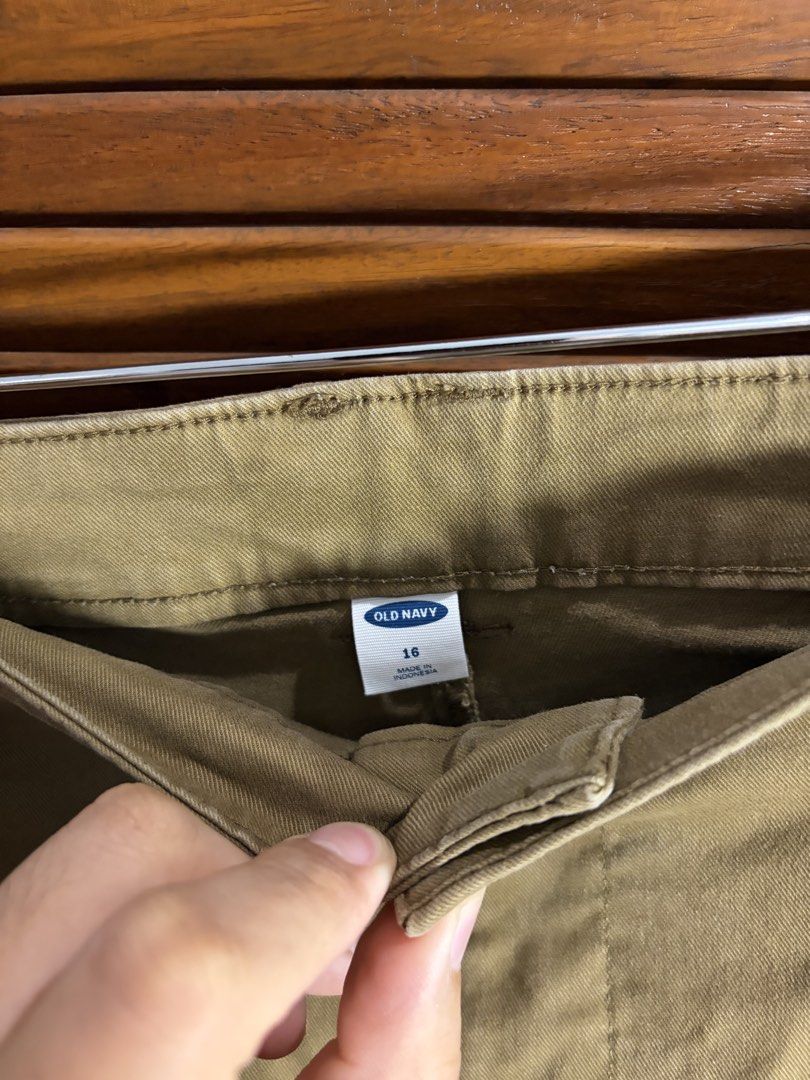 Old Navy Khaki Carpenter Pants Size 16 (Category: Jeans) located in Quezon City. Submitted by offload.rpl (Listing ID 1463380465, Image 3). Description: - Brand: Old Navy - Type: Khaki Carpenter Pants - Size: 16 - Fit: Relaxed - Features: Multiple pockets, button and zip fly - Ideal for: Everyday wear, work - Origin: Made in Indonesia - Condition: Please check photos for details.