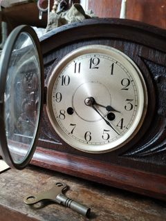 (Category: ) located in . Submitted by SecondHand_Furniture (Listing ID 1463406324, Image 1). Description: .