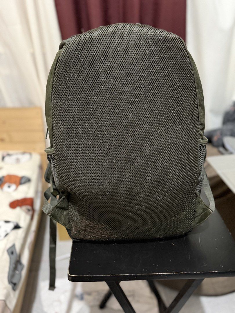 Olive Green Puma Backpack with Mesh Pockets (Category: Backpacks) located in Caloocan City. Submitted by rohllee (Listing ID 1463551953, Image 2). Description: Olive green Puma backpack. Has a front zip pocket and side mesh pockets. The back has padded straps for comfort. Some dirt marks on the bottom back. Good for school or everyday use..