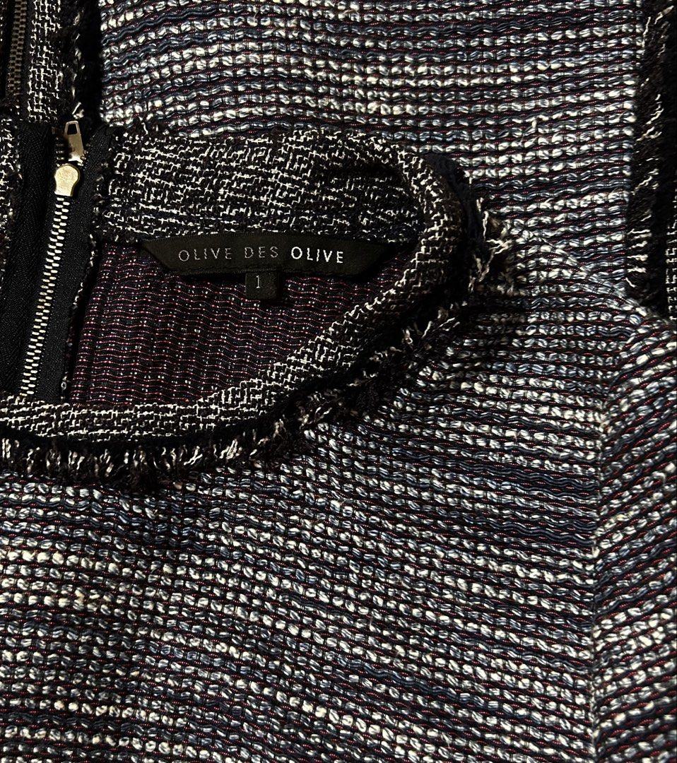 OLIVES DE OLIVES (Category: Blouses) located in Davao. Submitted by sart0ria85 (Listing ID 1463346524, Image 3). Description: A tweed blouse of gray and blue gray. Label details are removed. MADE IN KOREA🇰🇷 XSMALL. Size 2 EXCELLENT CONDITION (98/100).