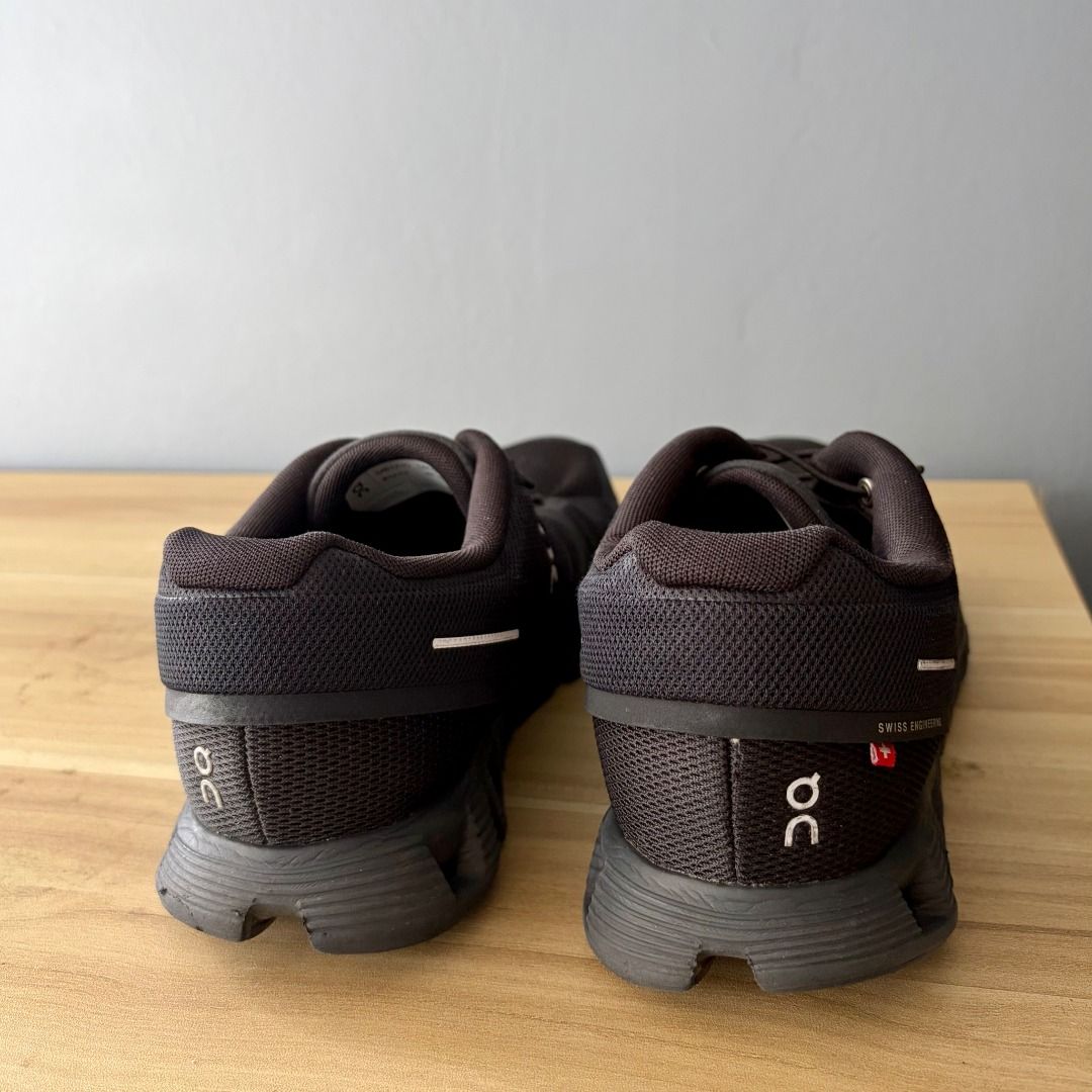 On Cloud 5 (US 10M) (orig) (Category: Sneakers) located in Bulacan. Submitted by jecsdotcom (Listing ID 1463378718, Image 3). Description: On Cloud 5 Size 10 Men’s No issue, still in good condition Bought in Japan, no box. RFS: Decluttering.