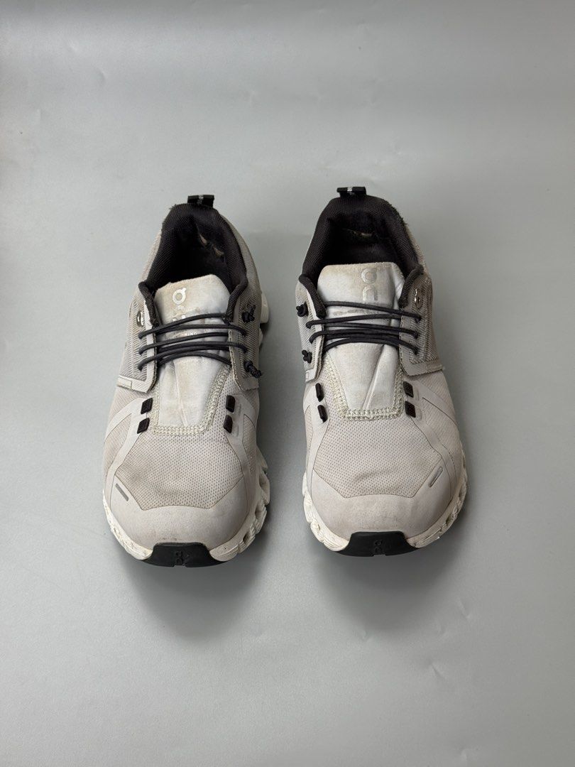 ON CLOUD 5 WATERPROOF (Category: Sneakers) located in Legazpi City. Submitted by mr.solelution (Listing ID 1463393780, Image 3). Description: • ON CLOUD 5 WATERPROOF ( women ) • SIZE: 7us / 38eur / 24cm • VERY GOOD CONDITION • DRAGS, MINOR RE-GLUE, SOCKLINE TEAR LOCATION: LEGAZPI ALBAY BICOL 📍 PLUS SHIPPING FEE 💵.