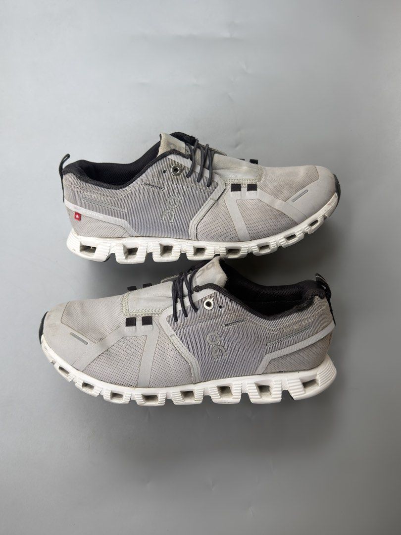 ON CLOUD 5 WATERPROOF (Category: Sneakers) located in Legazpi City. Submitted by mr.solelution (Listing ID 1463393780, Image 2). Description: • ON CLOUD 5 WATERPROOF ( women ) • SIZE: 7us / 38eur / 24cm • VERY GOOD CONDITION • DRAGS, MINOR RE-GLUE, SOCKLINE TEAR LOCATION: LEGAZPI ALBAY BICOL 📍 PLUS SHIPPING FEE 💵.