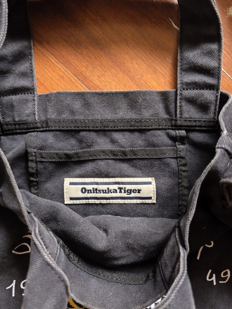 Onitsuka Tiger Cross Body Tote Bag (Category: Cross-body Bags) located in Quezon City. Submitted by uydaisy1979 (Listing ID 1463367613, Image 2). Description: .