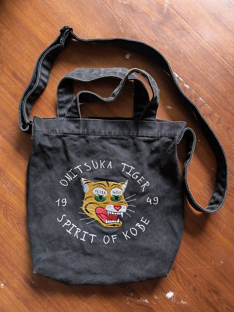 Onitsuka Tiger Cross Body Tote Bag (Category: Cross-body Bags) located in Quezon City. Submitted by uydaisy1979 (Listing ID 1463367613, Image 1). Description: .
