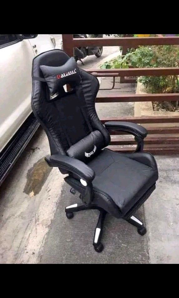 OFFICE AND GAMING CHAIR (Category: Everything Else Others) located in Manila. Submitted by vannie30 (Listing ID 1463554559, Image 3). Description: ONHAND!!! OFFICE and GAMING CHAIR PM ME🥰 COD TRU LALAMOVE.